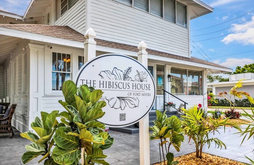 Fort Myers River District Casa | Hibiscus House Bed Breakfast Inn Flamingo Suite