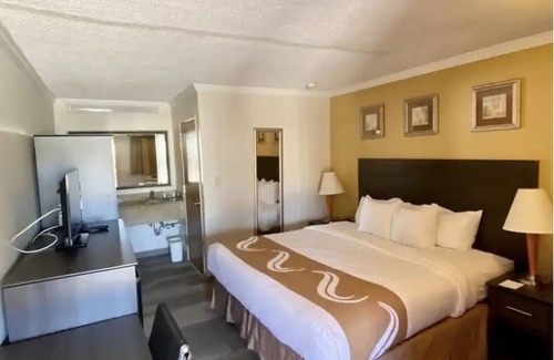 Galloway Hotel | Hibiscus Inn & Suites