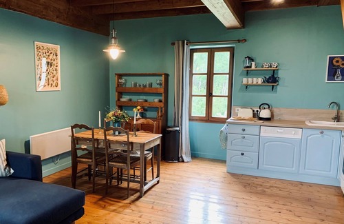 Cherves-Richemont Casa | Hibou - charming 2 bedroom gite with pool