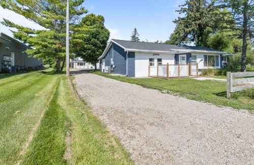 Douglas Casa | Hickory Cottage - Short distance to downtown, beaches, and breweries