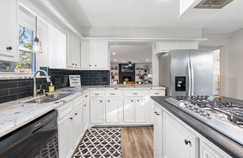 The Woodlands Casa | Hickory Haven-CLEAN-Updated - The Woodlands - Private home