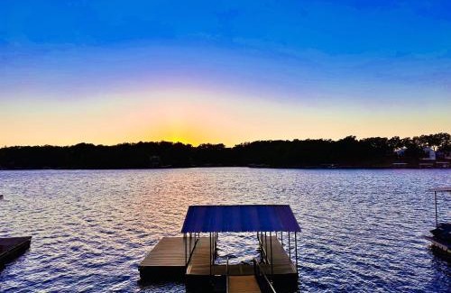 Lake Ozark Casa | Hickory Haven Private Lakefront Home