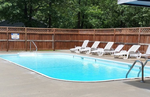 Clinton Cabina | Hickory Hollow Resort