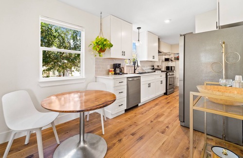 Lockhart Casa | Hickory House - Family/Group and Pet-Friendly Retreat Near Lockhart Square!