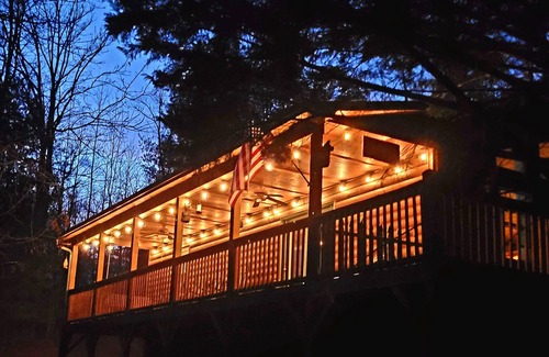 Murphy Cabina | LA TUERCA DE HICKORY OCULTA -A- CAMINO * El verano está aquí * Honey Suckles & Fireflies *