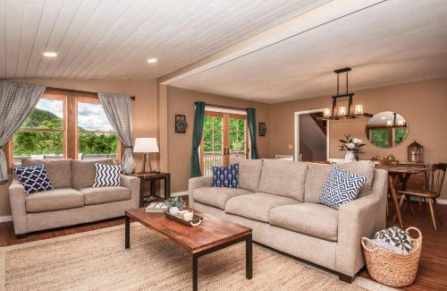 Gerton Casa | Hickory Nut Hideaway by AvantStay Mountain Views