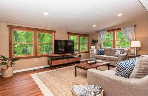 Gerton Casa | Hickory Nut Hideaway by AvantStay Mountain Views