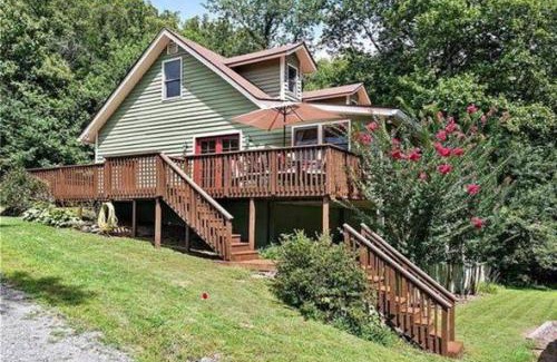 Gerton Casa | Hickory Nut Hideaway by AvantStay Mountain Views