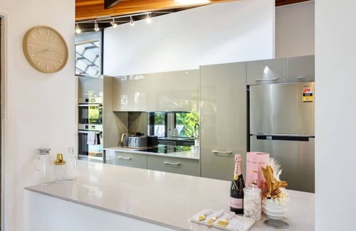 Robertson Casa | Hidden Bali style 5BR house in Robertson