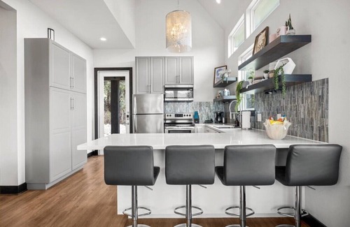 Spicewood Casa | Hidden Butterfly 3 bedroom home- Lake Travis with Hot Tub