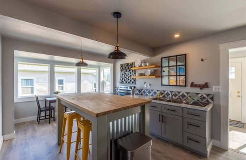 Port Angeles Cabaña | Hidden Chicken Remodeled, charming, pet friendly