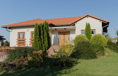Gyorujbarat Villa | Esquina oculta de la tranquilidad - Recreación en el idílico Győrújbarát