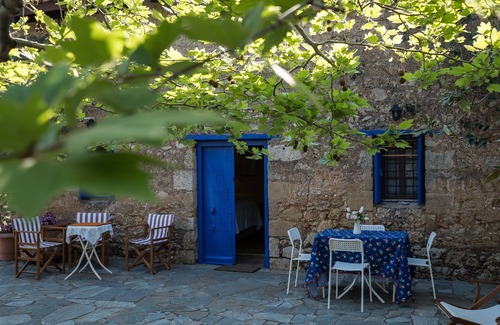 Katakolo Cabaña | Hidden cottage, private beach access and sea view