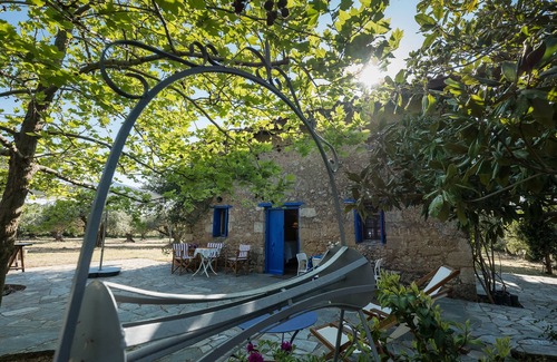 Katakolo Cabaña | Hidden cottage, private beach access and sea view