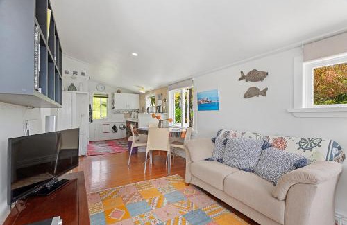 Langs Beach Casa | Hidden Cove Gem - Langs Beach Holiday Home