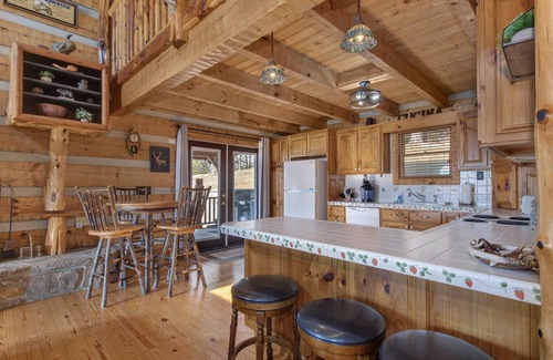 Baneberry Cabina | Hidden Cove | On Douglas Lake, Wraparound Porch
