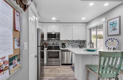 Miramar Beach Apartamento | Hidden Dunes Cottage 169 by Newman-Dailey