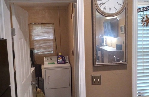 Tallahassee Apartamento | Hidden gem! 2 bedroom 1 bath less than 10 minutes from Tallahassee airport