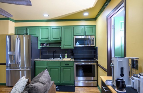 West Columbia Apartamento | Estilo y Comodidad 2BR – Cerca del Zoológico, Cocina Moderna + Estacionamiento