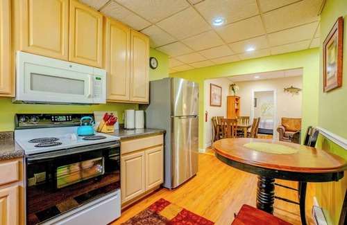 Bayfield Condominio | Hidden Gem, 3 Bed Cozy Condo - Dogs Welcomed - 1 block from marina