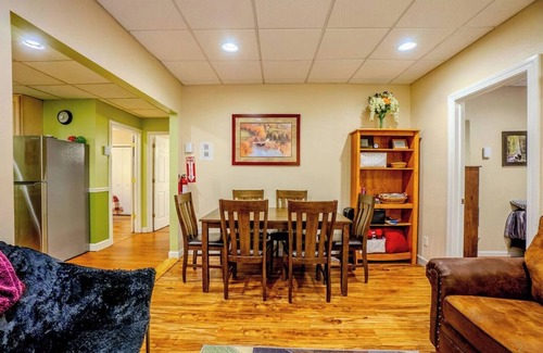 Bayfield Condominio | Hidden Gem, 3 Bed Cozy Condo - Dogs Welcomed - 1 block from marina