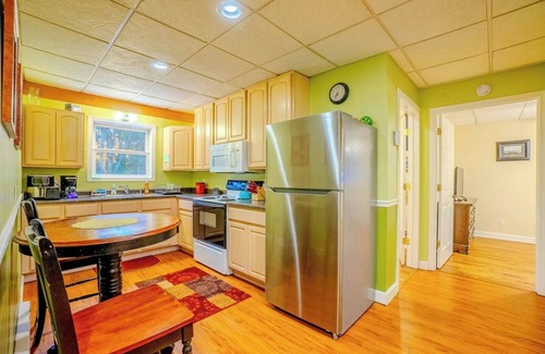 Bayfield Condominio | Hidden Gem, 3 Bed Cozy Condo - Dogs Welcomed - 1 block from marina