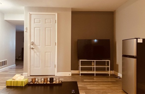 Charlack Apartamento | HIDDEN GEM!! 7 MINS TO AIRPORT W/ PRIVATE ENTRANCE