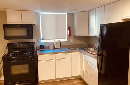 Charlack Apartamento | HIDDEN GEM!! 7 MINS TO AIRPORT W/ PRIVATE ENTRANCE