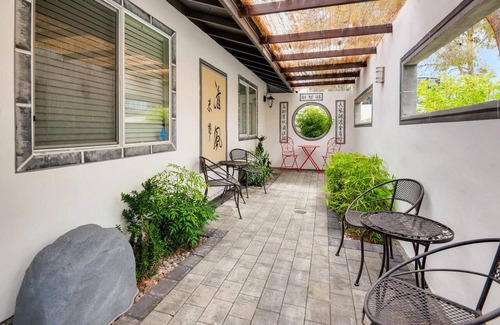 Rancho Oakey Villa | Hidden Gem 7BD/5BA Villa Landscaped w/ Lazy River