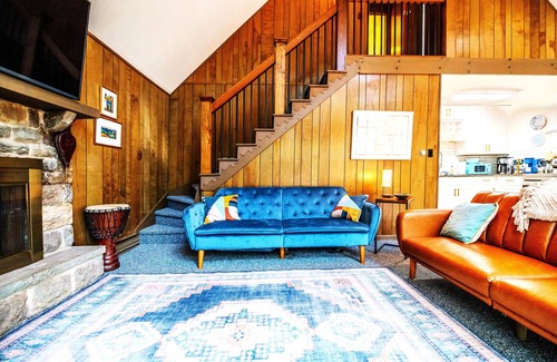 Pocono Pines Cabina | Hidden Gem by Lake Naomi Your Poconos family escape.