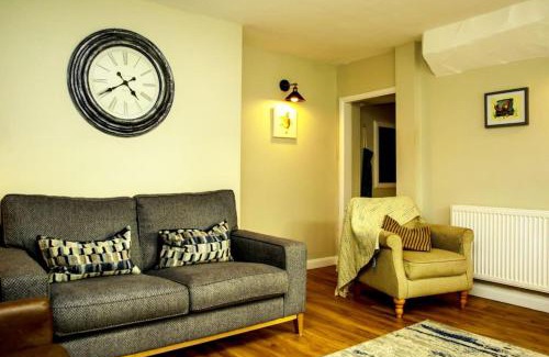 Hopwas Casa | Hidden Gem Canal Facing Retreat with lovely walks