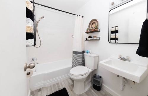 Riverside Apartamento | Hidden Gem Cozy Studio w/kitchen in the heart of Tempe