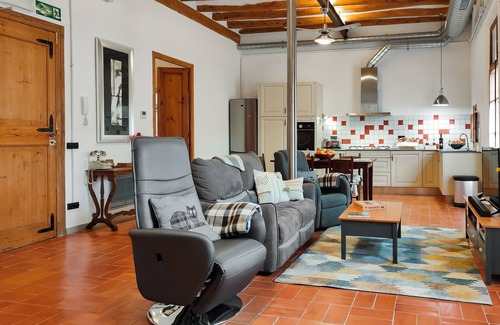Barbera de la Conca Casa | Hidden gem in hilltop wine village:360º views, 5 beds, 2 bathrooms, 2 kitchens