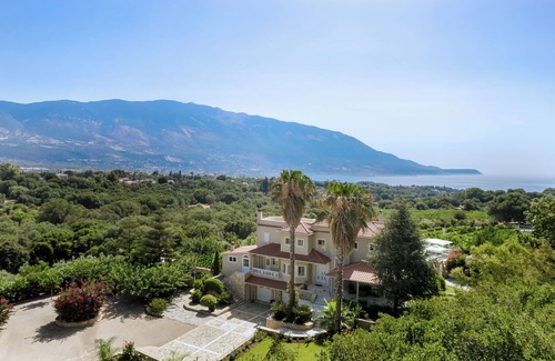 Spartia Villa | Hidden Gem Estate (+3 Apartamentos)