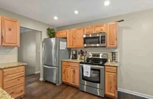 Nall Hills Casa | Hidden Gem in Overland Park | 3BR for All Adventures