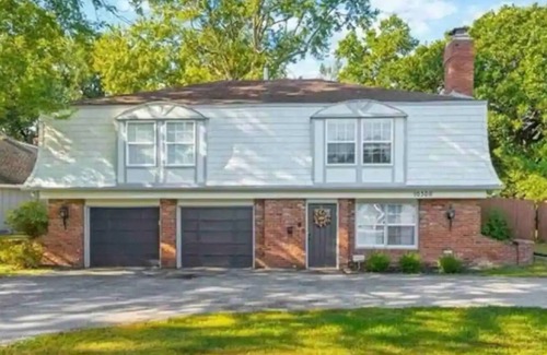 Nall Hills Casa | Hidden Gem in Overland Park | 3BR for All Adventures