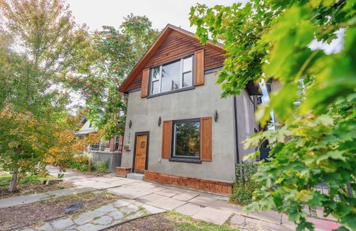 Five Points Casa | Hidden Gem in RiNo, 4 Bed/3 Bath, Backyard with firepit and 2 car garage