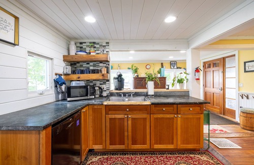 Warren Otro | Hidden Gem in White Mtn: Pet Friendly and close to Hiking and ATV trails