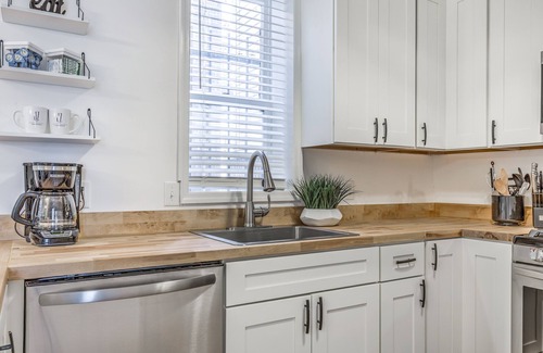 Central West End Apartamento | Hidden Gem | JZ Vacation Rentals