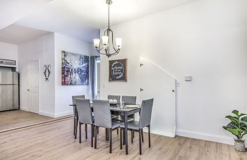 Central West End Apartamento | Hidden Gem | JZ Vacation Rentals