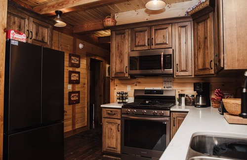 Nelsonville Cabina | Hidden Gem- Log Cabin on 56 acres
