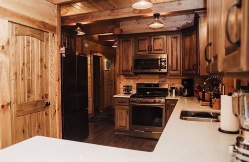 Nelsonville Cabina | Hidden Gem- Log Cabin on 56 acres