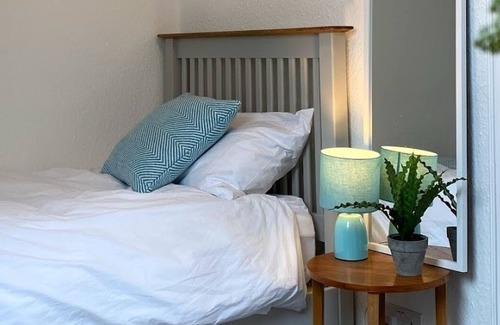 Stornoway Apartamento | Hidden Gem: Spacious, airy attic flat- Sleeps 7- in Heart of Stornoway