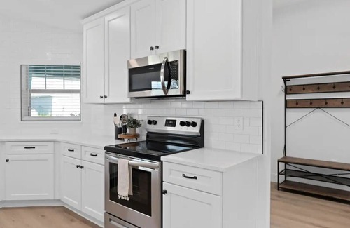 Winter Haven Casa | - HIDDEN GEM - Spacious, minimal and clean! Legoland + Disney