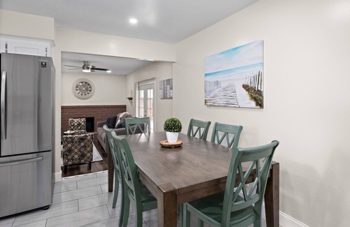 Fresno Casa | Hidden Gem Upgraded 4/2 in NW Fresno w RV Parking