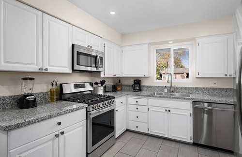 Fresno Casa | Hidden Gem Upgraded 4/2 in NW Fresno w RV Parking