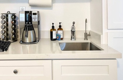 Middletown Apartamento | Hidden Gem with Hot Tub and Parking - 4 Guests