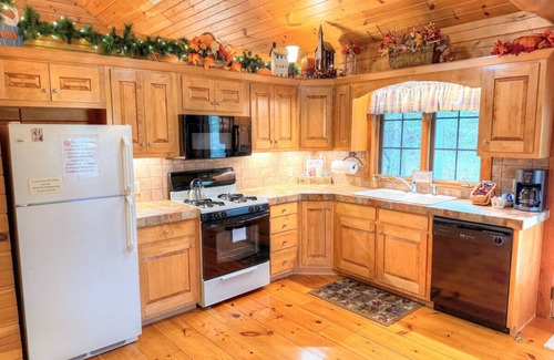 Millersburg Cabina | Hidden Haven Near Top Dining & Attractions