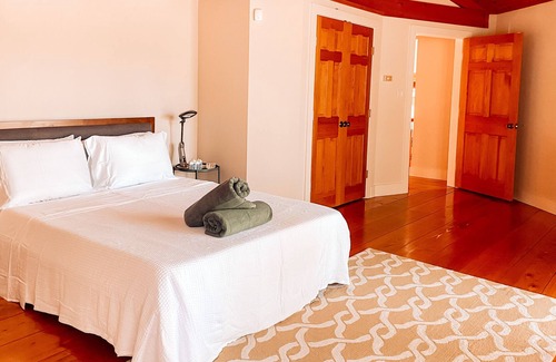 Baptistown Casa | Hidden Haven Retreat-Luxury Awaits