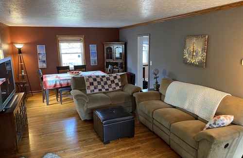 Kettering Casa | Hidden Heaven 2 has 3 bedrooms, 2 full bathrooms near WSU/UD/WPAFB/MVH/KMC
